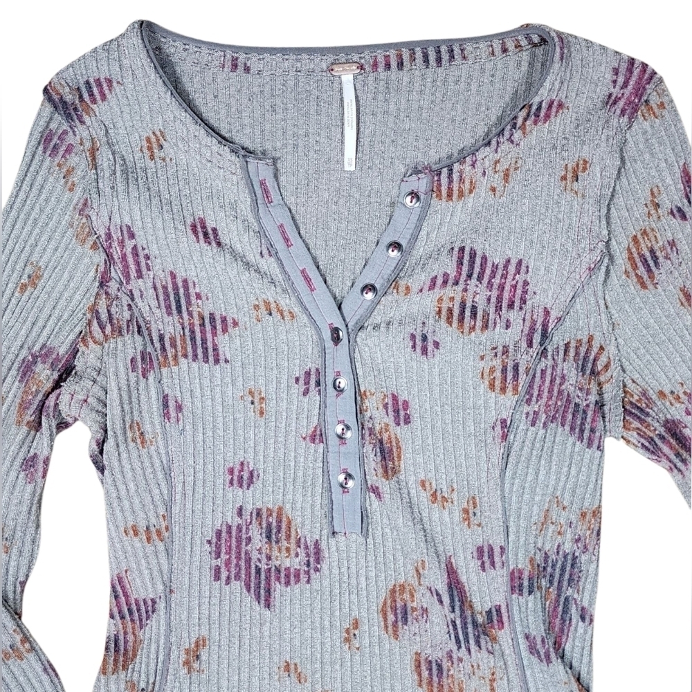 Free People Layer Me Floral Henley Top Bell-Sleeve Shirt Size XSmall - Picture 6 of 12